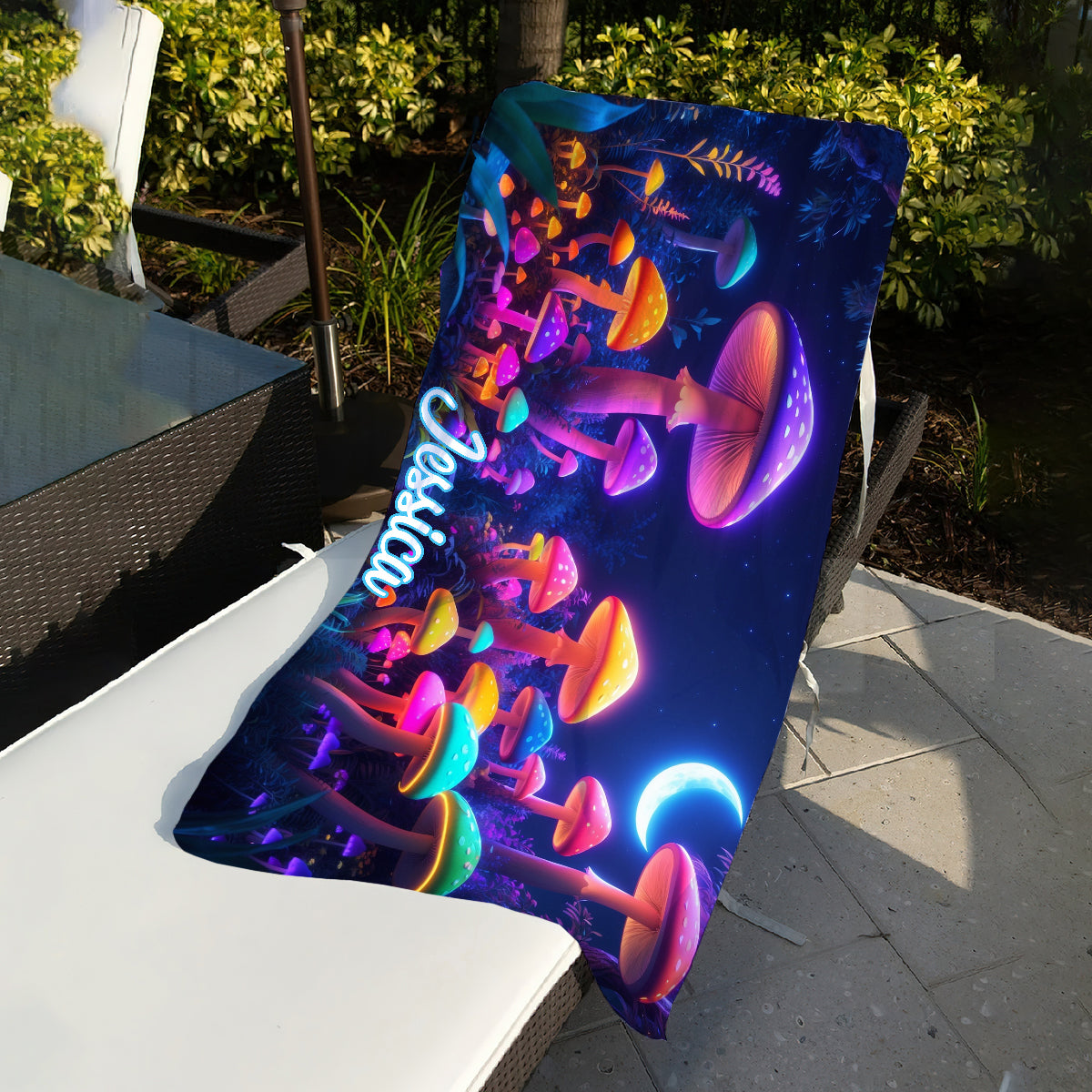 Serviette de plage/de bain personnalisée à séchage rapide, motif champignon, « Into The Forest »