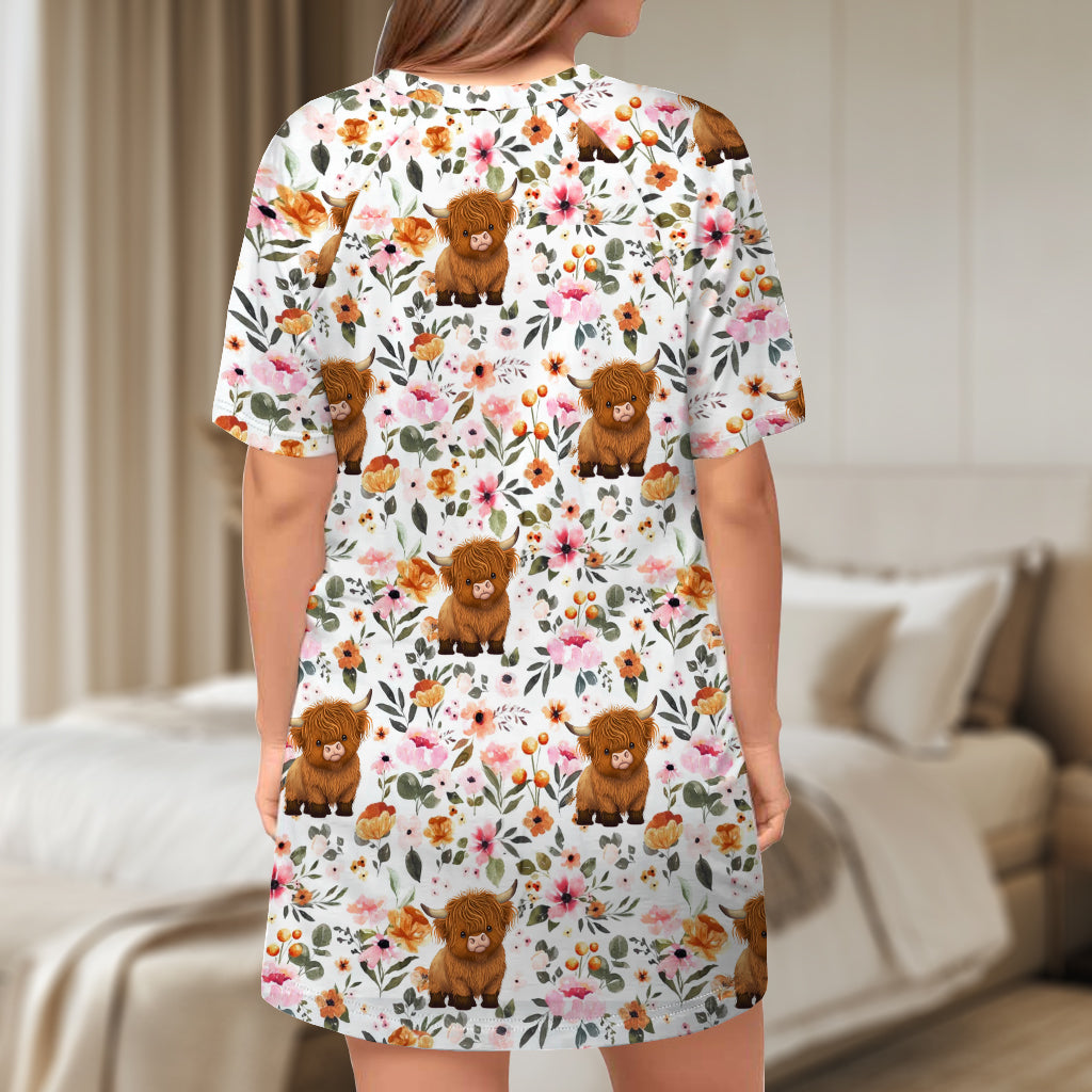 Robe T-shirt de nuit personnalisée à motif vache des Highlands fleurie