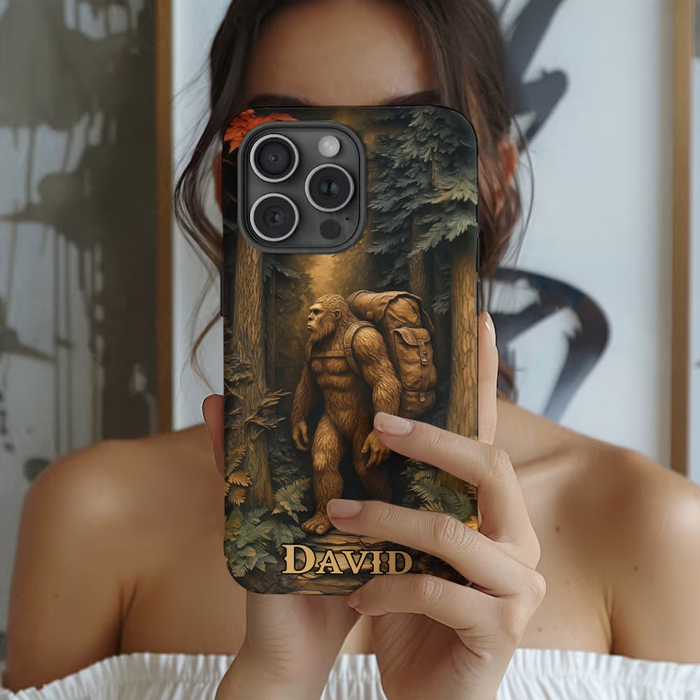 Sasquatch en forêt - Coque de téléphone personnalisée avec impression intégrale - Randonnée