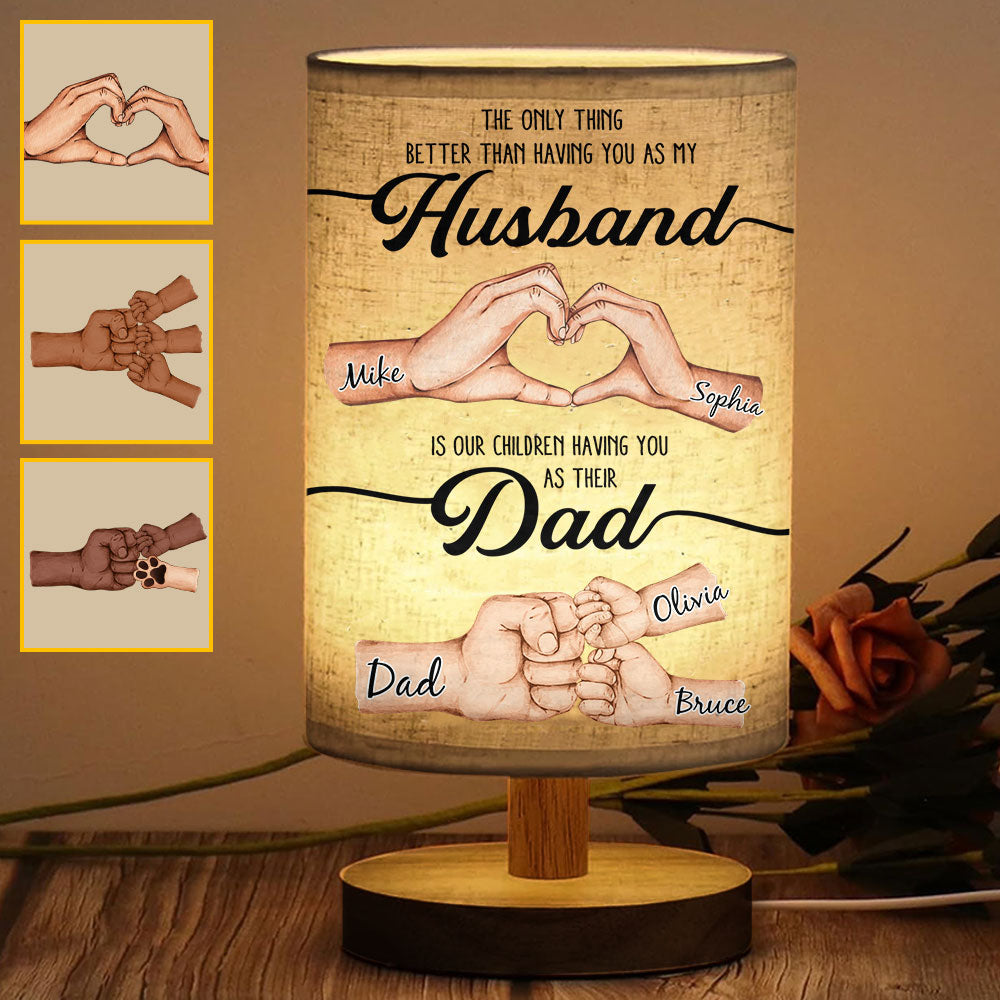 Lampe de table personnalisée « The Only Thing Better Husband Dad Hands » avec pied en bois