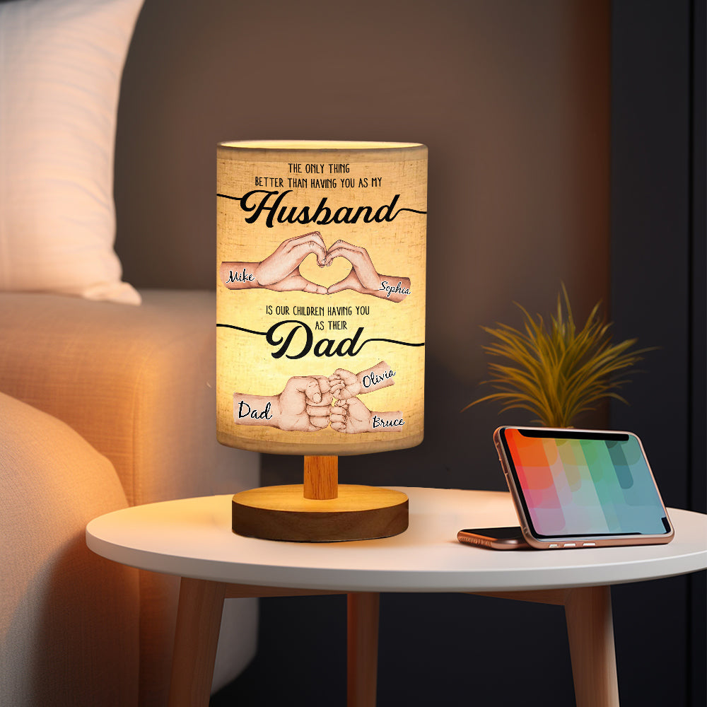 Lampe de table personnalisée « The Only Thing Better Husband Dad Hands » avec pied en bois