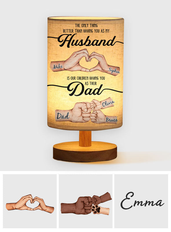 Lampe de table personnalisée « The Only Thing Better Husband Dad Hands » avec pied en bois