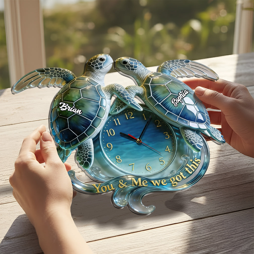 Vous & Moi, Nous Avons Ça - Horloge Murale Personnalisée en Acrylique Tortue