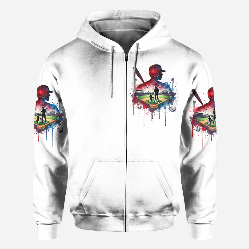 Derrière chaque joueur de baseball qui croit en lui se cache un parent qui a cru en lui en premier - T-shirt personnalisé sur le thème du baseball