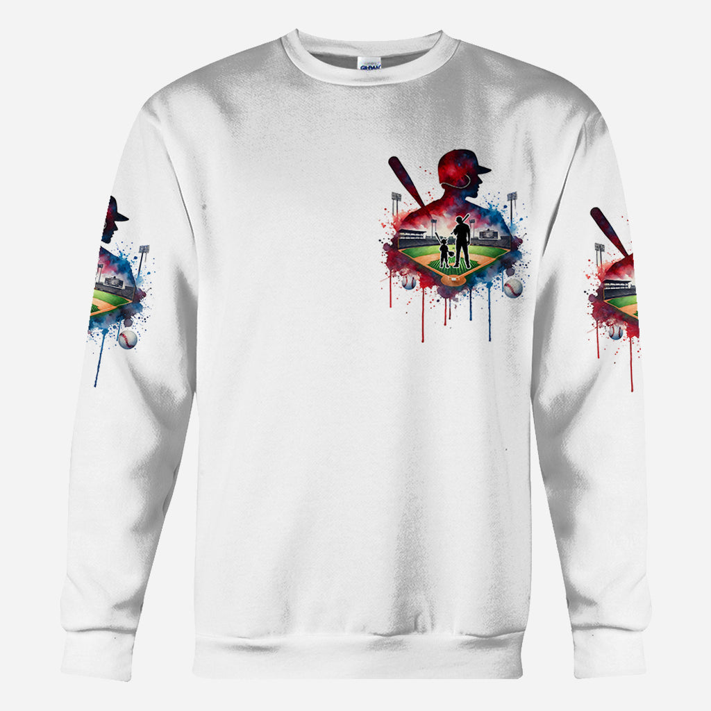 Derrière chaque joueur de baseball qui croit en lui se cache un parent qui a cru en lui en premier - T-shirt personnalisé sur le thème du baseball