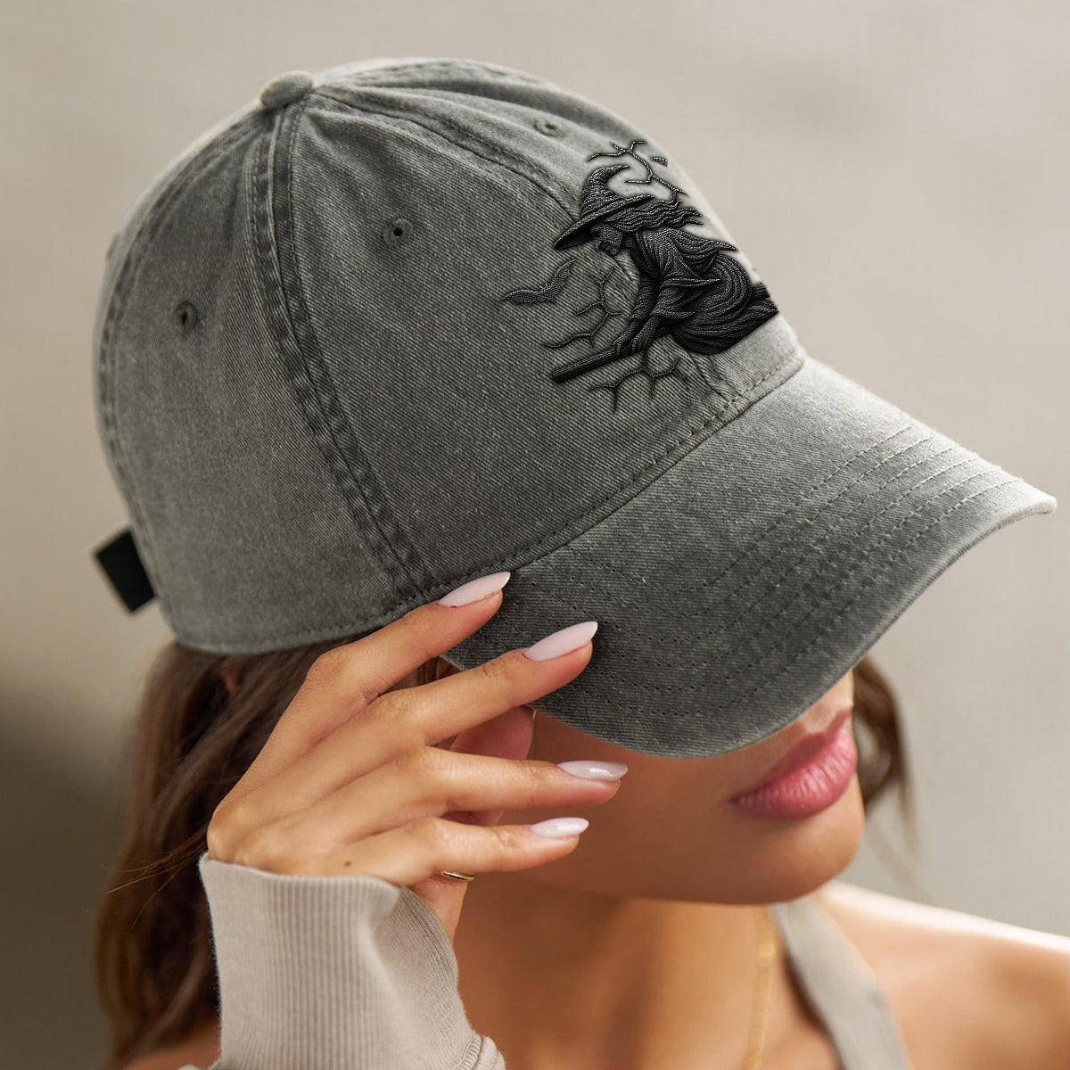 Attention à la sorcière ! - Casquette en jean délavée personnalisée « Sorcière »