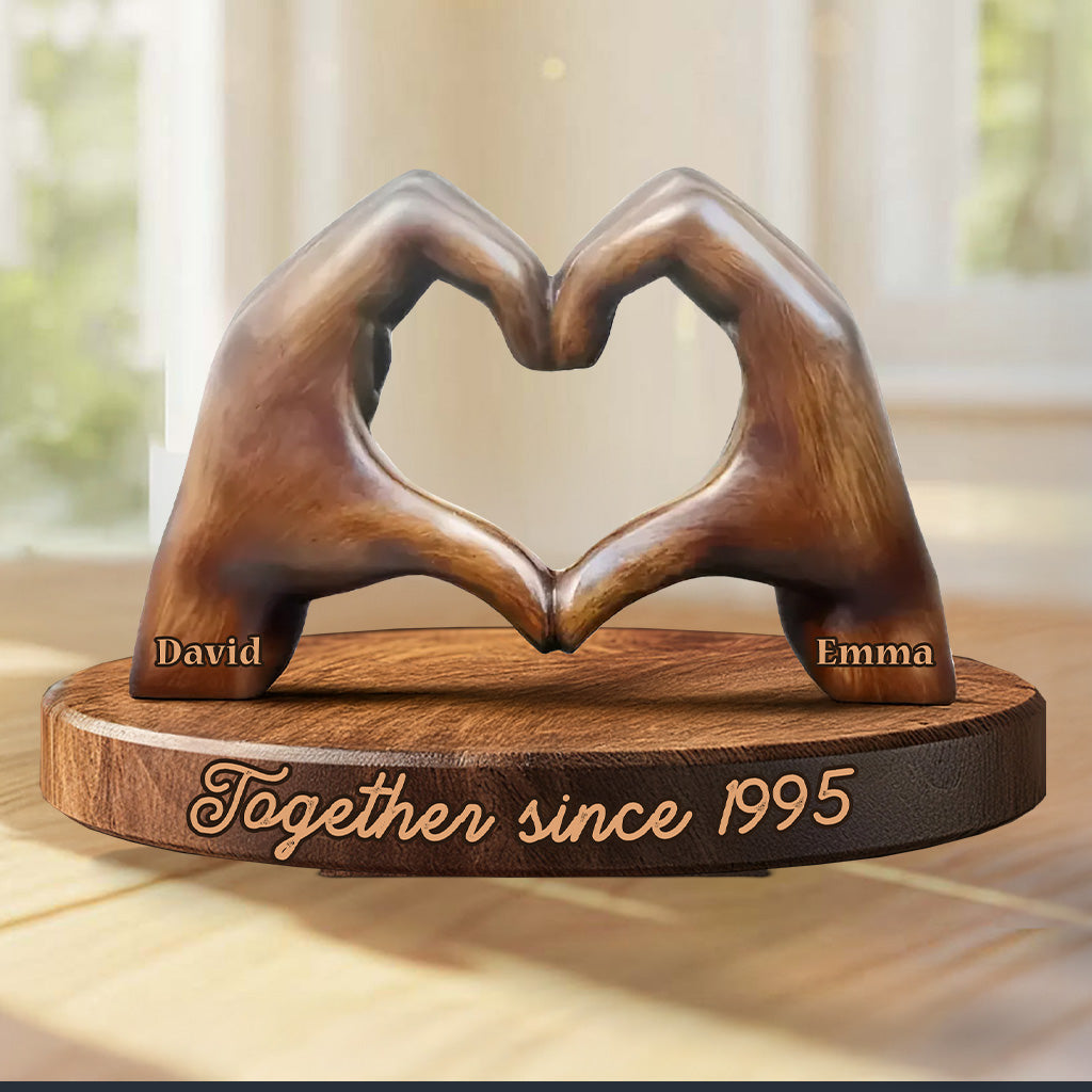 Sculpture « Mains d'un couple » - Plaque en bois personnalisée représentant un couple amoureux