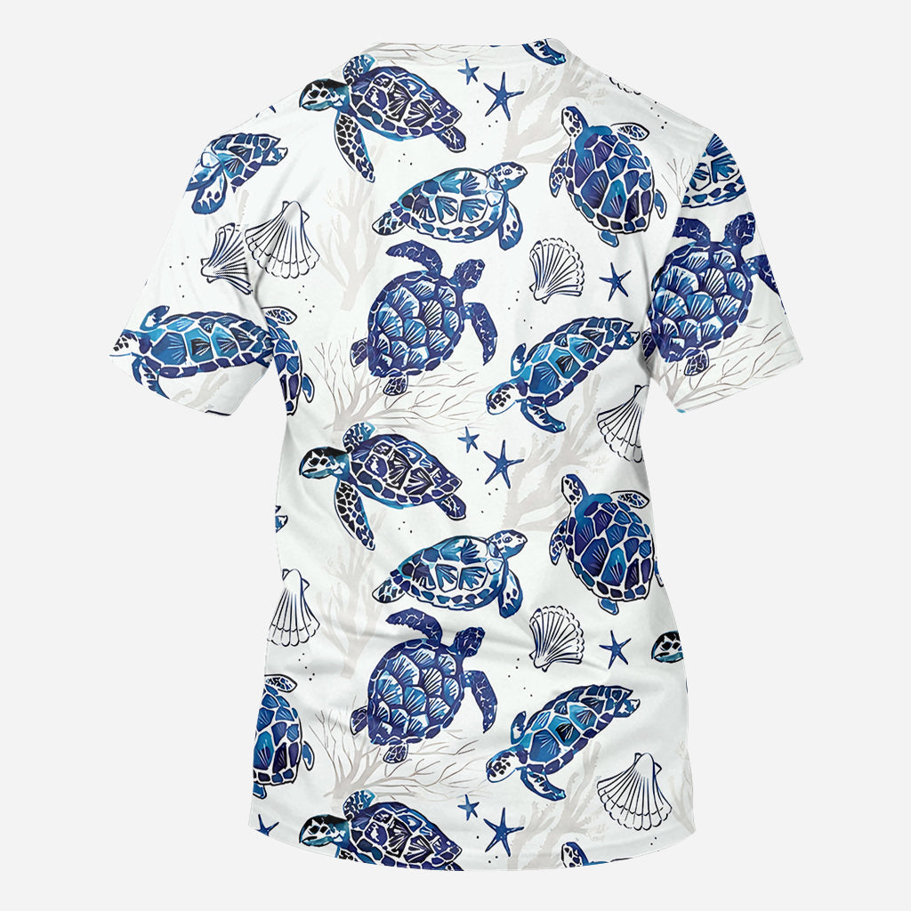 Motif Toile de Jouy, dauphin bleu, tortue… - T-shirt personnalisé pour amoureux de la mer
