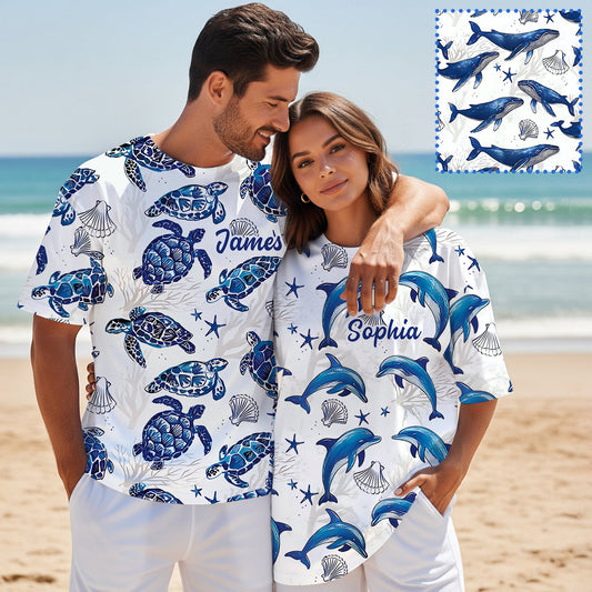 Motif Toile de Jouy, dauphin bleu, tortue… - T-shirt personnalisé pour amoureux de la mer
