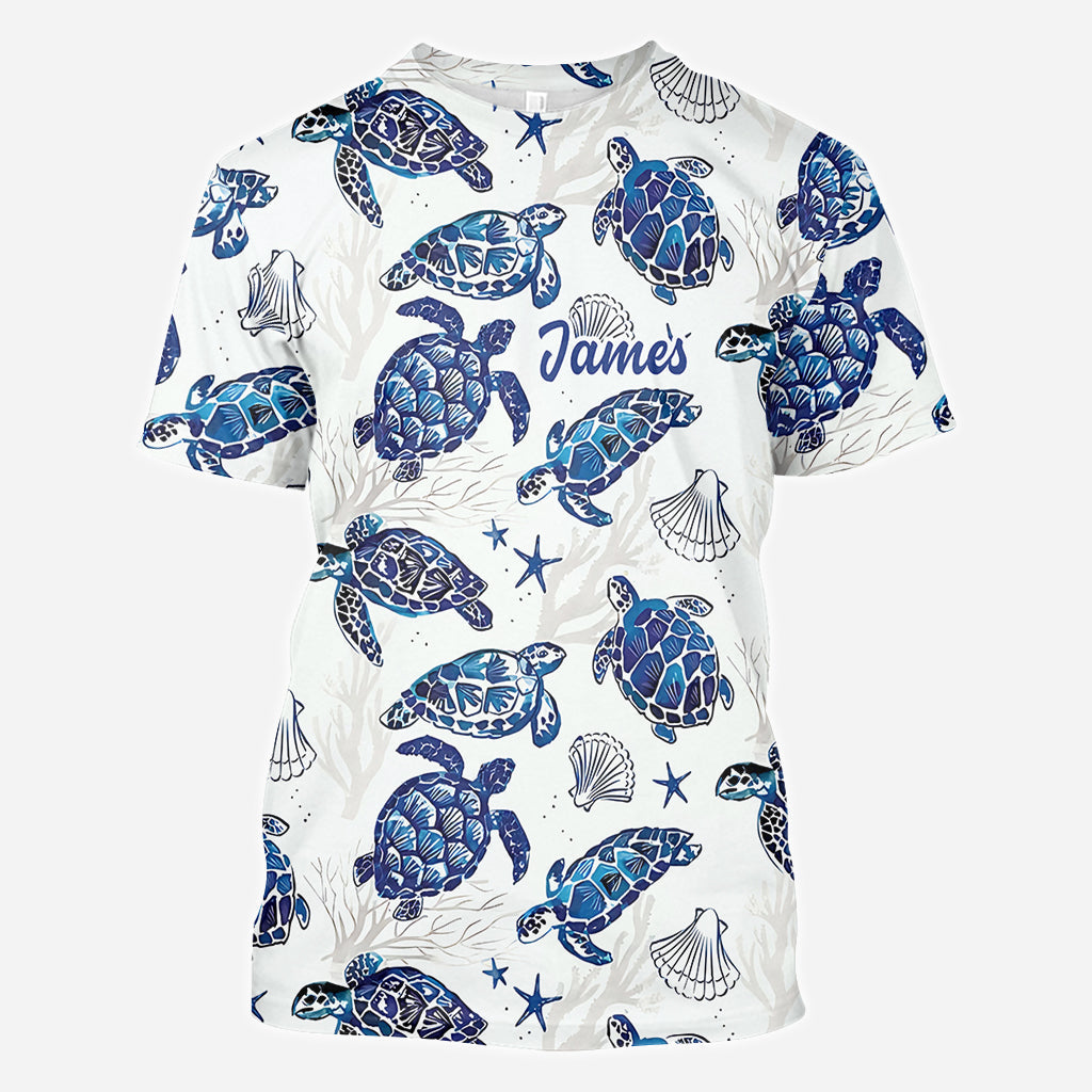Motif Toile de Jouy, dauphin bleu, tortue… - T-shirt personnalisé pour amoureux de la mer