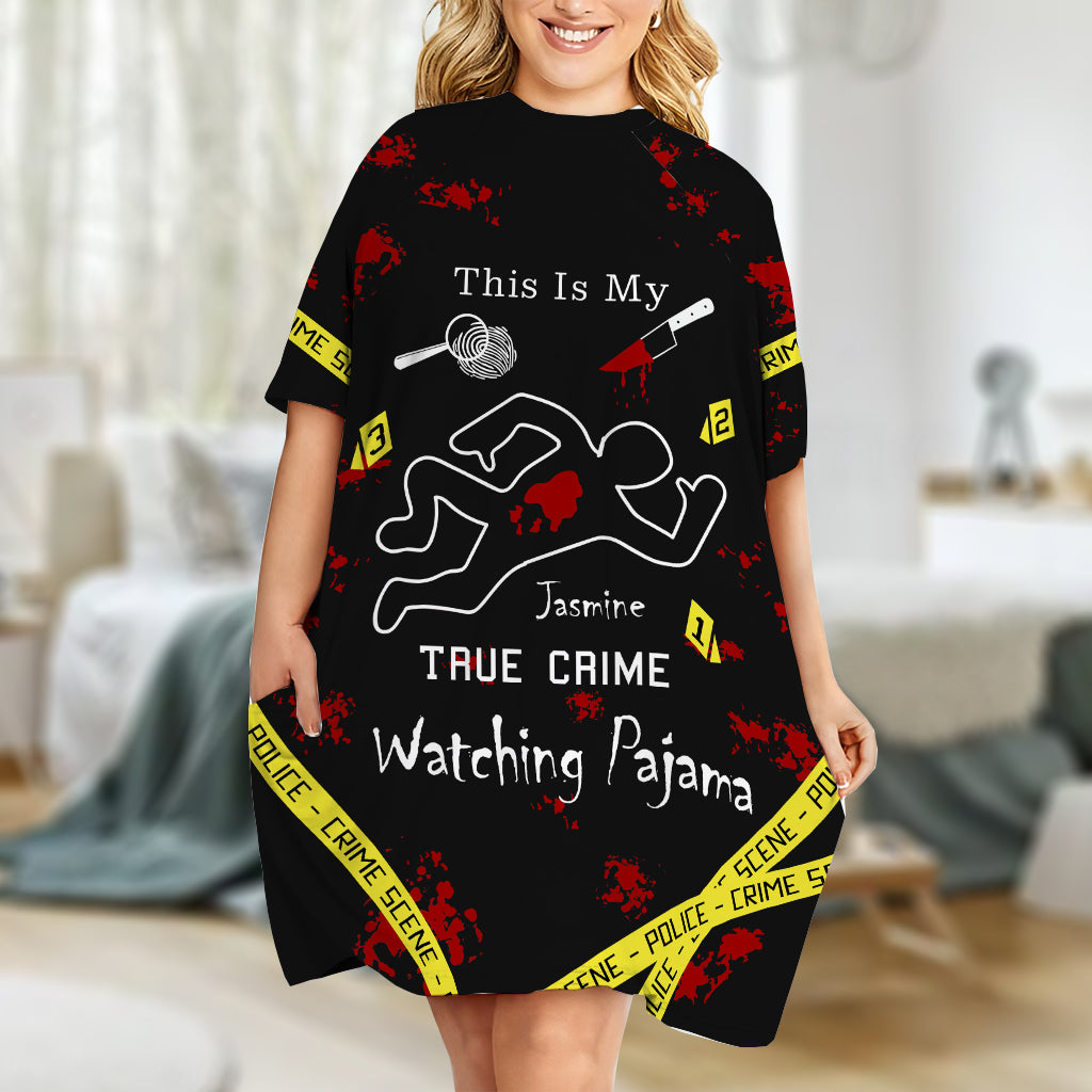 Voici mon pyjama pour regarder des documentaires sur les affaires criminelles - Robe-t-shirt de nuit personnalisée sur le thème des affaires criminelles
