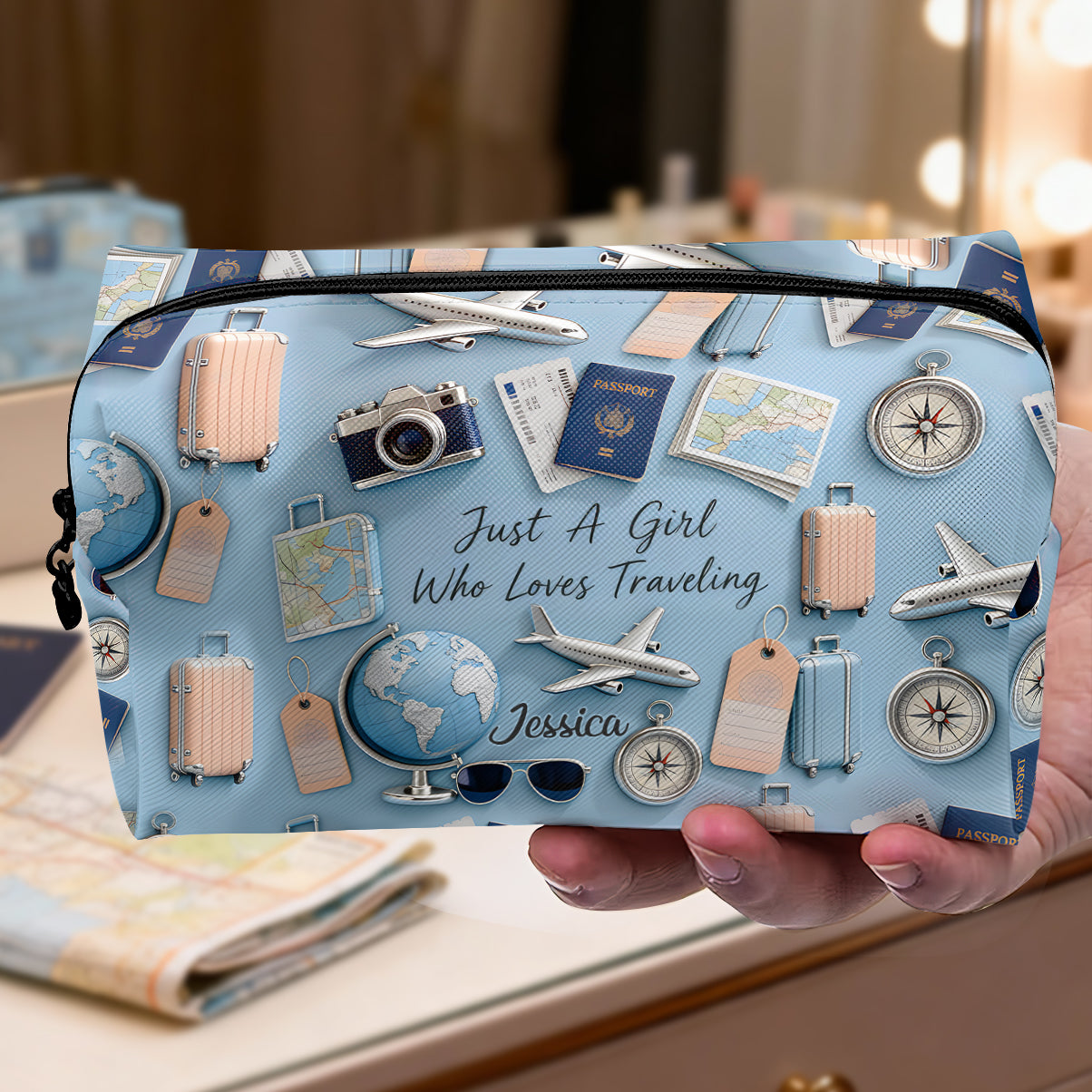 Une fille qui adore voyager - Trousse de maquillage de voyage personnalisée