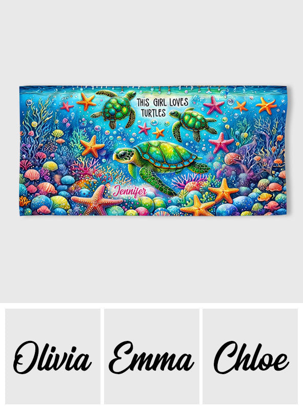 Une fille qui adore les tortues - Serviette de plage personnalisée à séchage rapide avec motif tortue