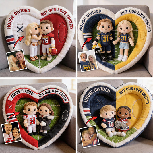 Football House Divided - Coussin personnalisé en fausse fourrure en forme de football