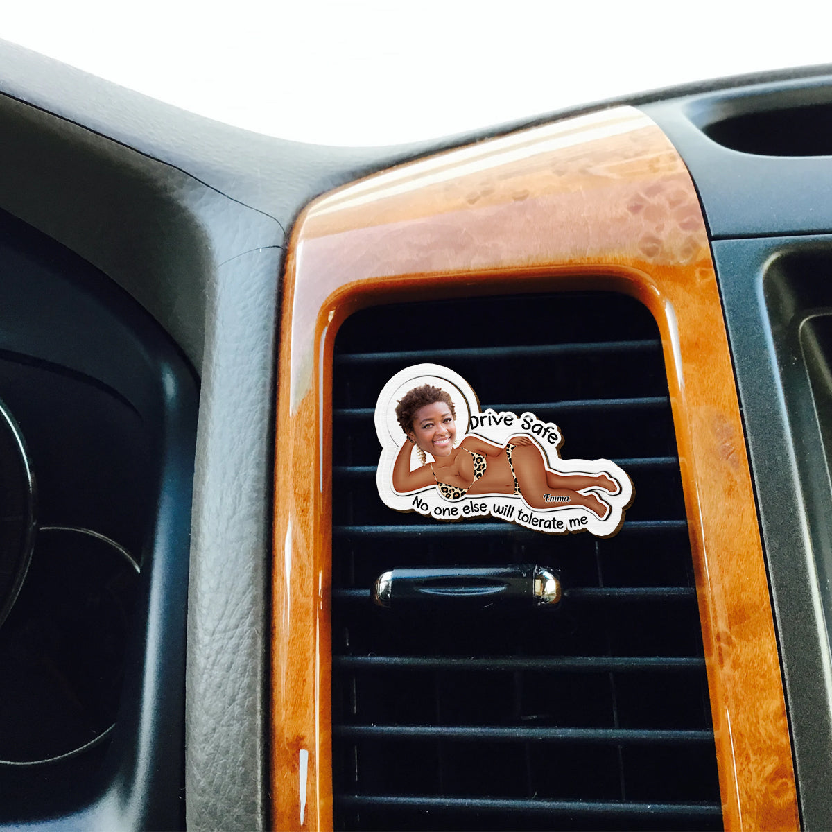 Conduisez prudemment, personne d'autre ne me supportera - Clip de pare-soleil personnalisé en forme de couple