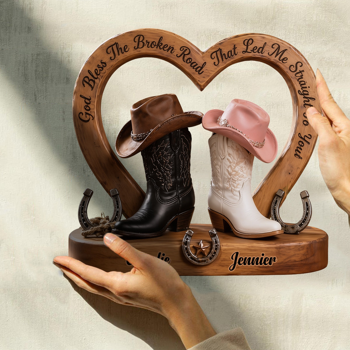 Couple Cowboy & Cowgirl, Décoration de Maison Western, God Bless The Broken Road - Plaque en Bois Personnalisée