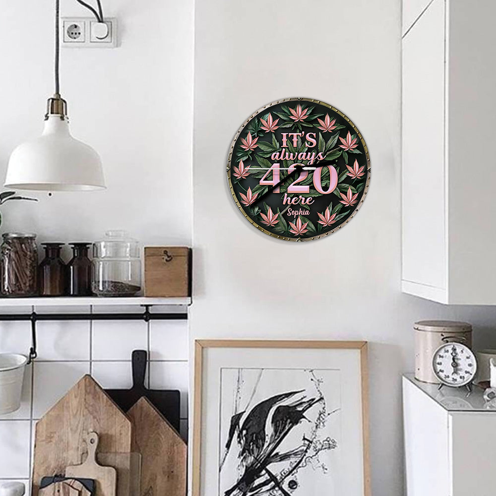 Ici, c'est toujours 420 ! – Horloge murale personnalisée sur le thème du cannabis