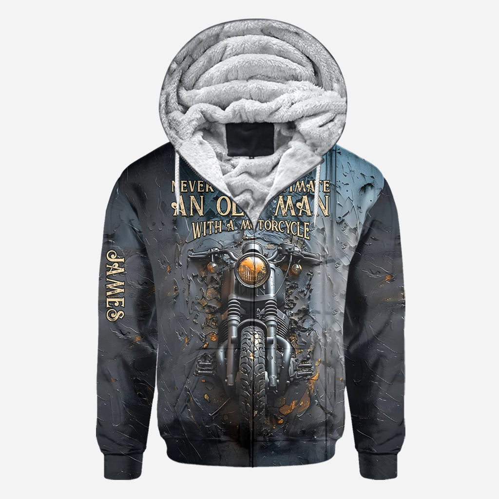 Ne sous-estimez jamais un vieux motard ! – T-shirt motard personnalisé