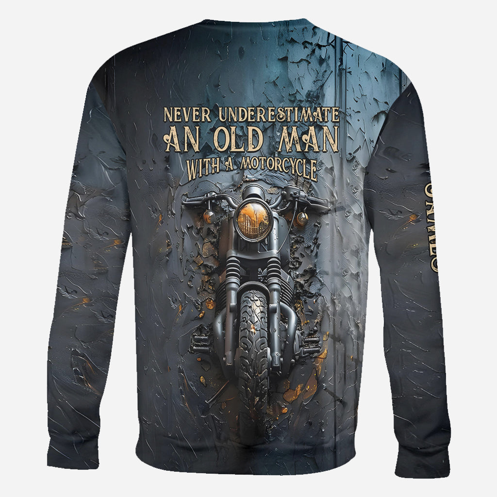 Ne sous-estimez jamais un vieux motard ! – T-shirt motard personnalisé