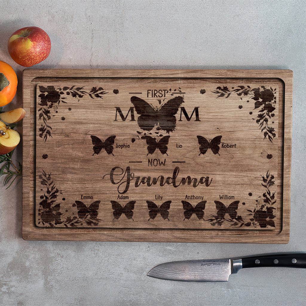 Première maman, maintenant grand-mère - Planche à découper personnalisée pour grand-mère