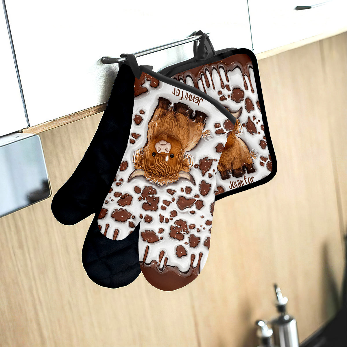 Une fille qui aime les vaches des Highlands - Ensemble de gants de cuisine et maniques personnalisés