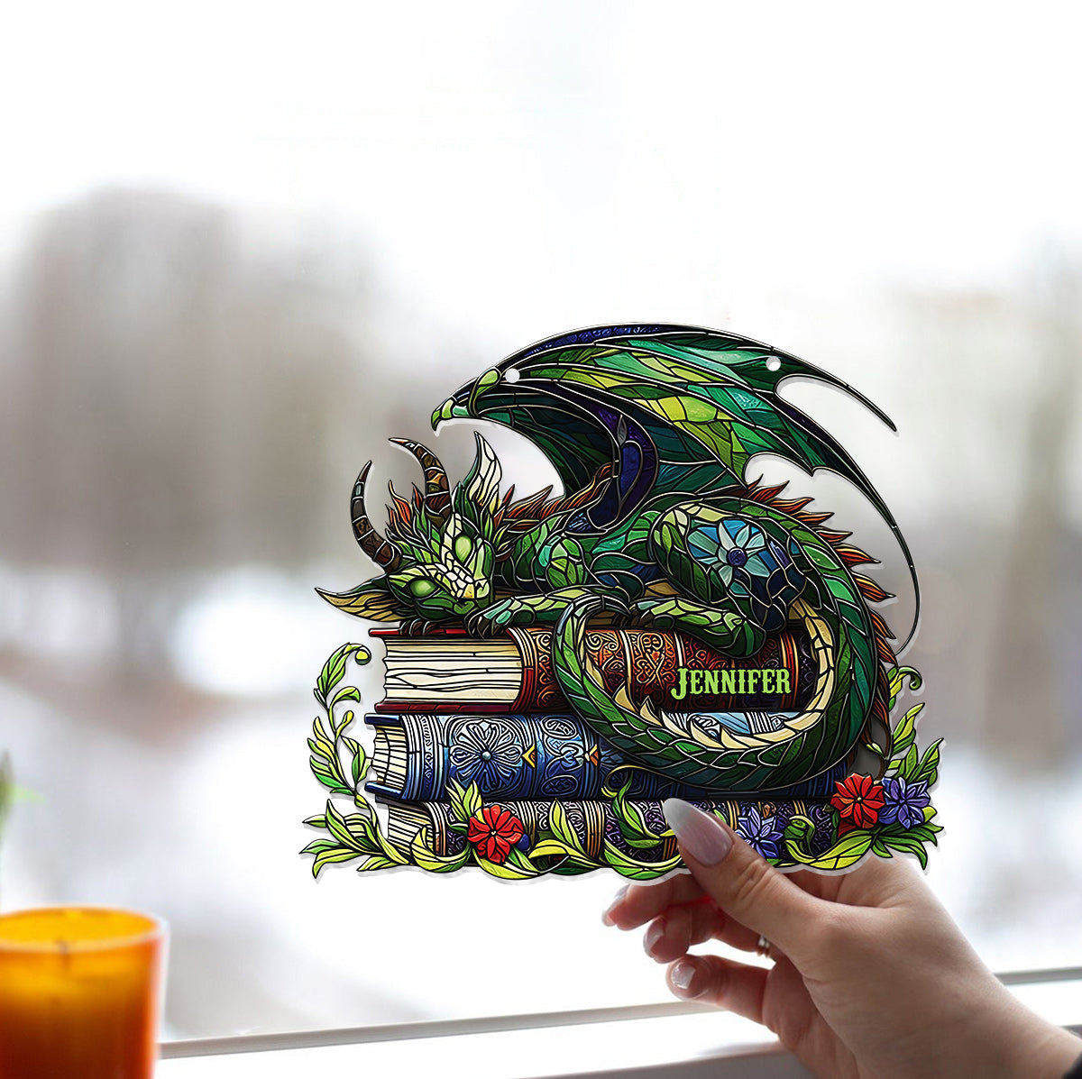 Je ne suis pas un rat de bibliothèque, je suis un dragon des livres ! - Attrape-soleil personnalisé à suspendre à la fenêtre en forme de livre 