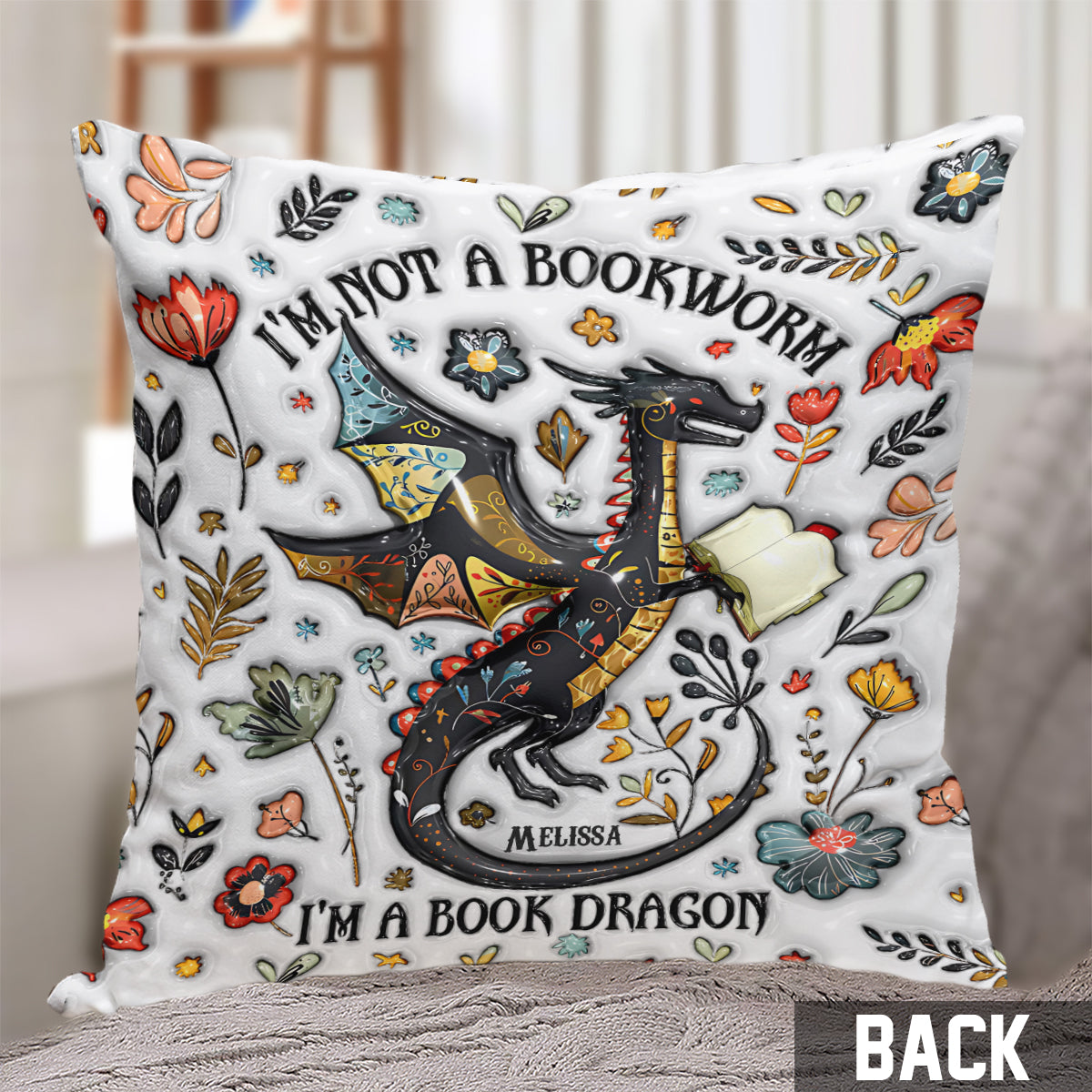 Je ne suis pas un rat de bibliothèque, je suis un dragon des livres - Coussin décoratif personnalisé en forme de livre