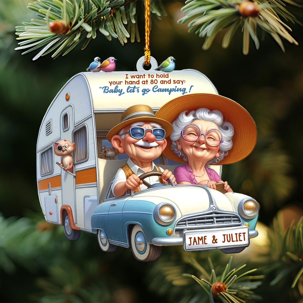 Je veux te tenir la main à 80 ans et te dire « Bébé, allons camper » - Ornement de camping personnalisé