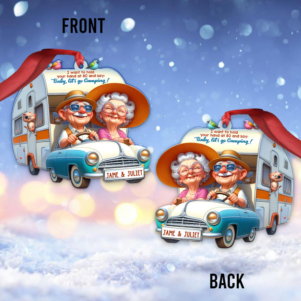 Je veux te tenir la main à 80 ans et te dire « Bébé, allons camper » - Ornement de camping personnalisé