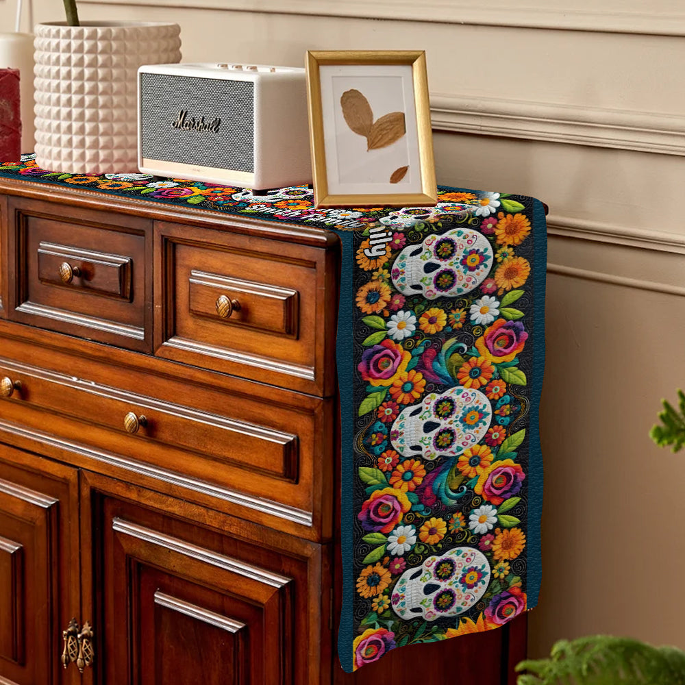 Chemin de table personnalisé en forme de crâne « Love Skulls »