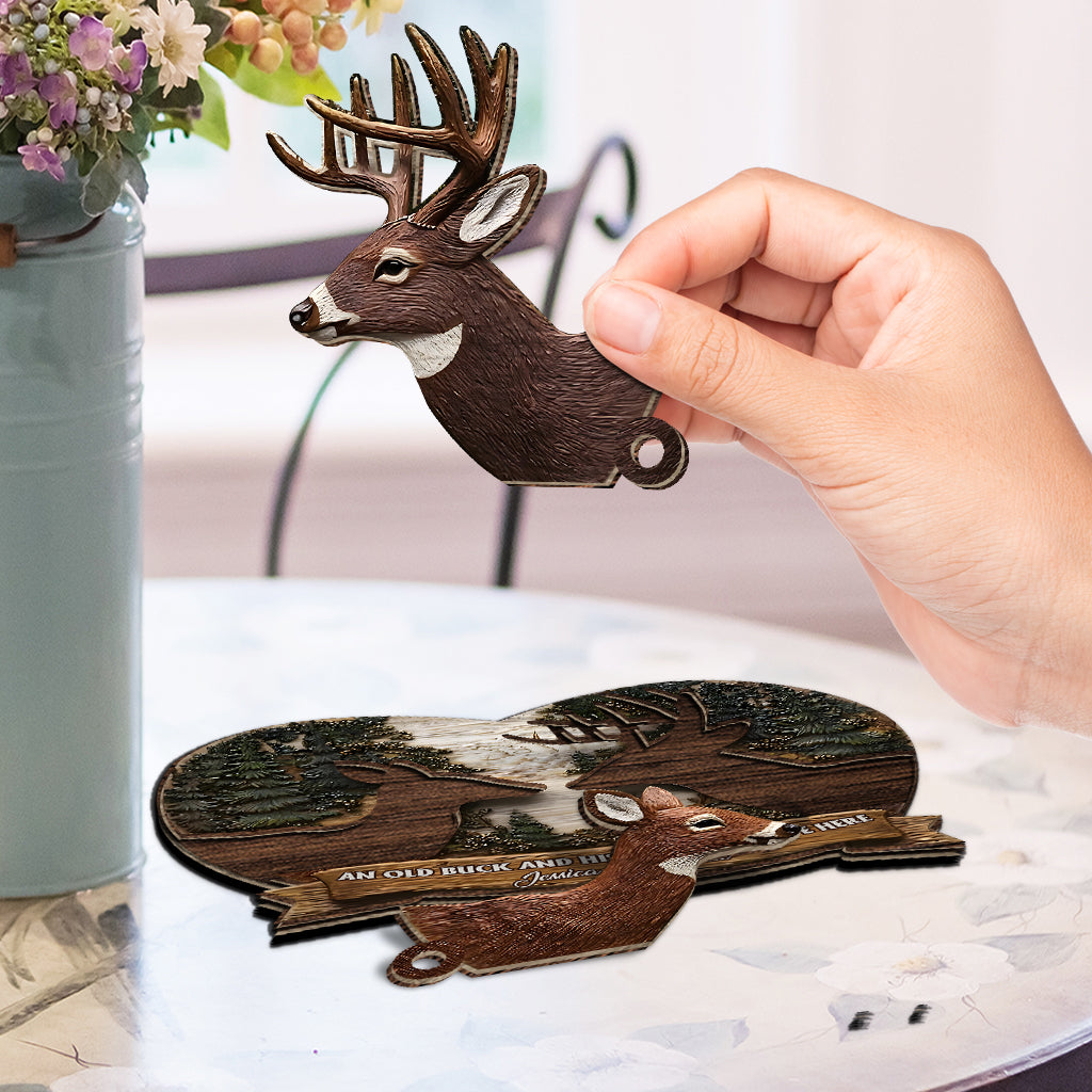 Un vieux cerf et sa biche vivent ici - Porte-clés personnalisé pour couple