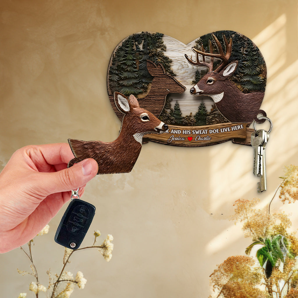 Un vieux cerf et sa biche vivent ici - Porte-clés personnalisé pour couple