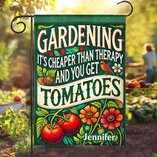 Jardiner, c'est moins cher qu'une thérapie et en plus, vous avez des tomates ! - Drapeau de jardin personnalisé