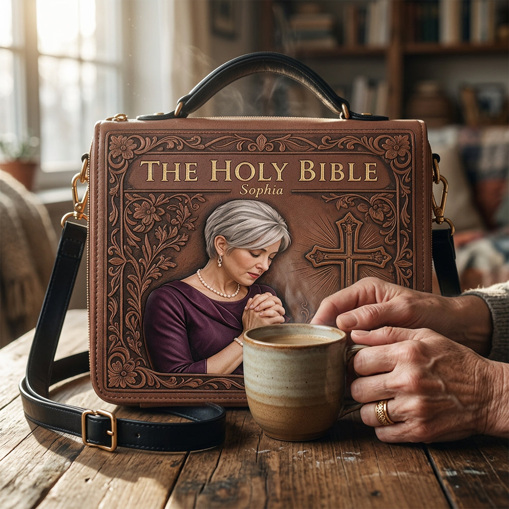 Housse de Bible en Cuir avec Photo Personnalisée Femme Latina Âgée Priante