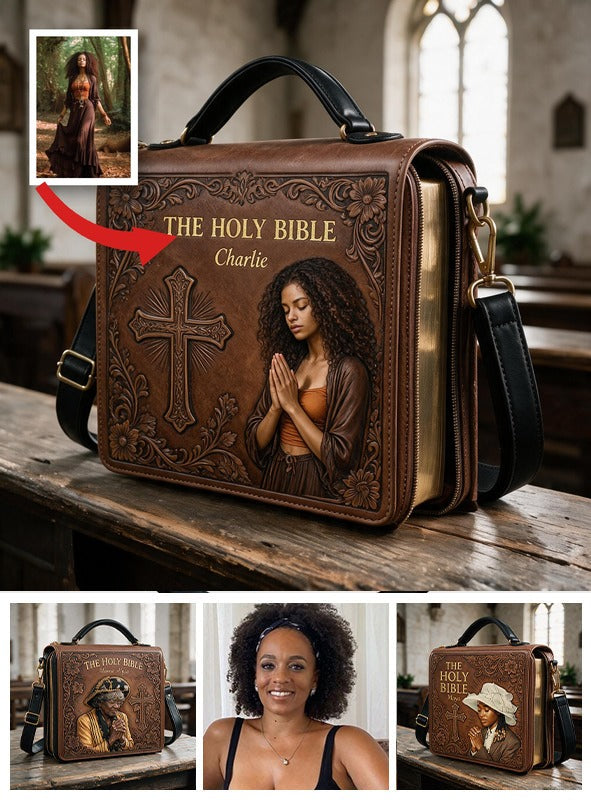 Housse de Bible en Cuir Personnalisée Femme Noire Priant