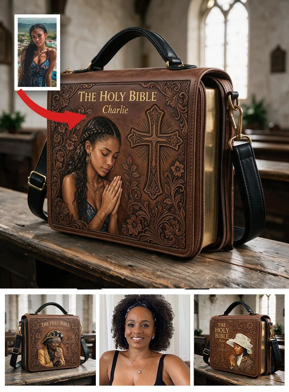 Housse de Bible en Cuir avec Photo Personnalisée Femme Latina Priant