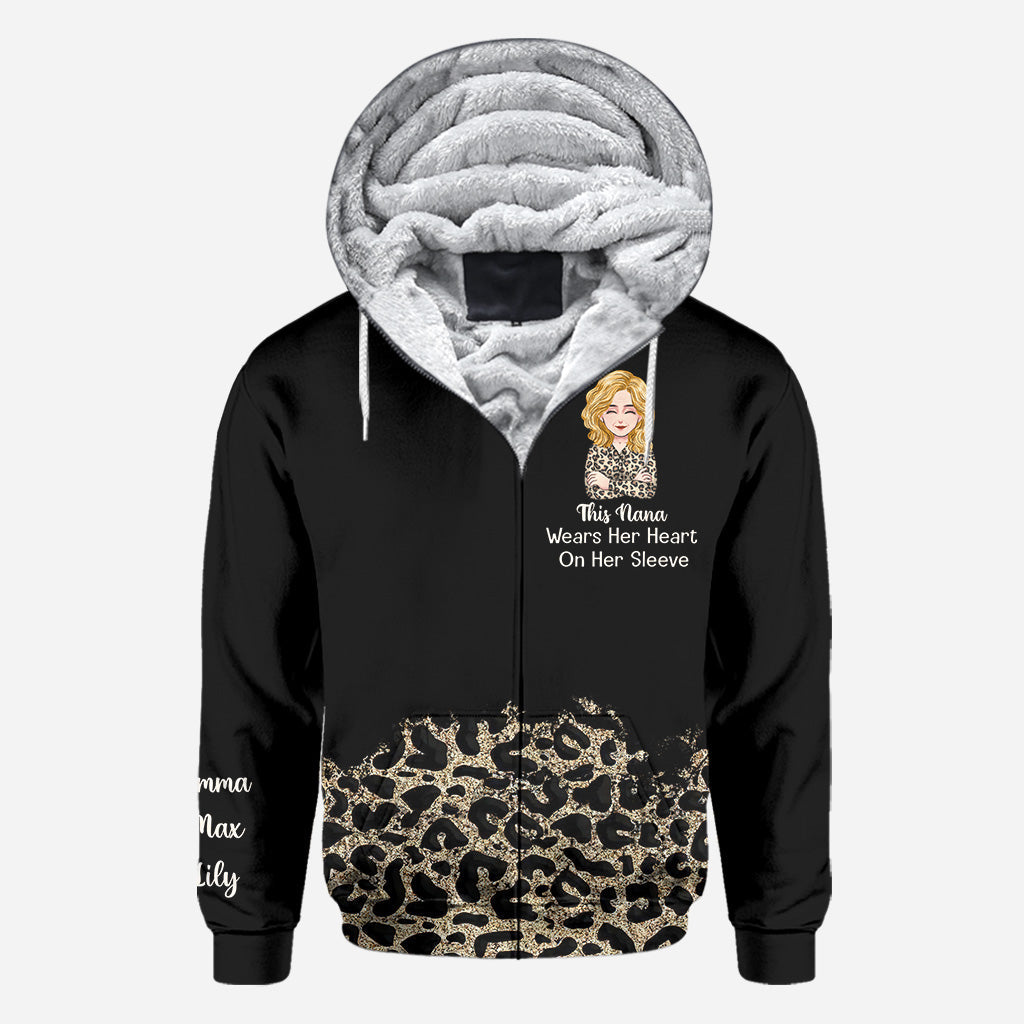 Cette grand-mère a le cœur sur la main - Cadeau pour grand-mère, maman, tante - T-shirt entièrement personnalisé