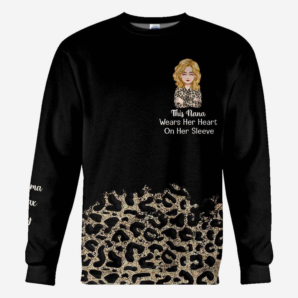 Cette grand-mère a le cœur sur la main - Cadeau pour grand-mère, maman, tante - T-shirt entièrement personnalisé