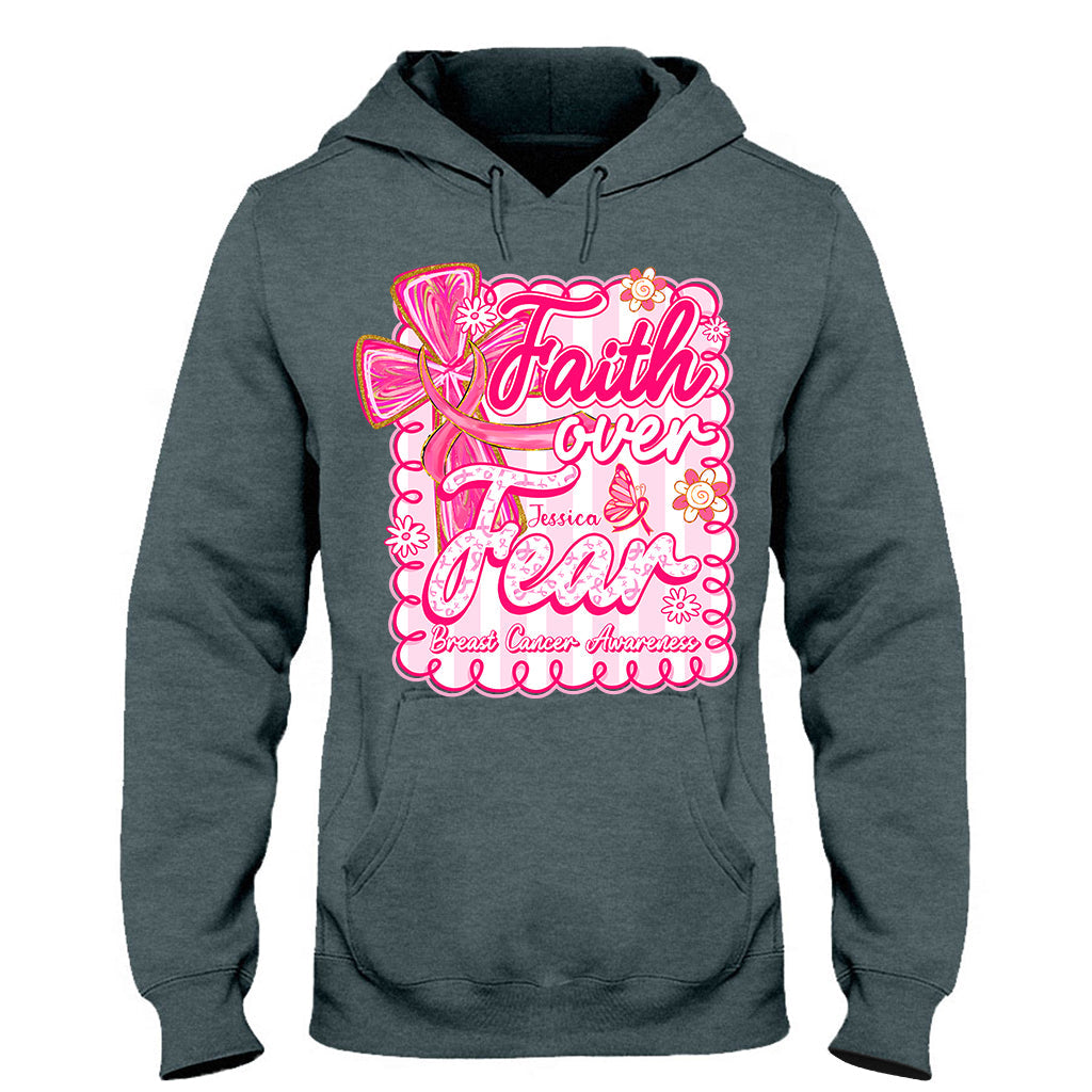 T-shirt et sweat à capuche personnalisés « Preppy Breast Cancer Faith Over Fear » (La foi plutôt que la peur face au cancer du sein)
