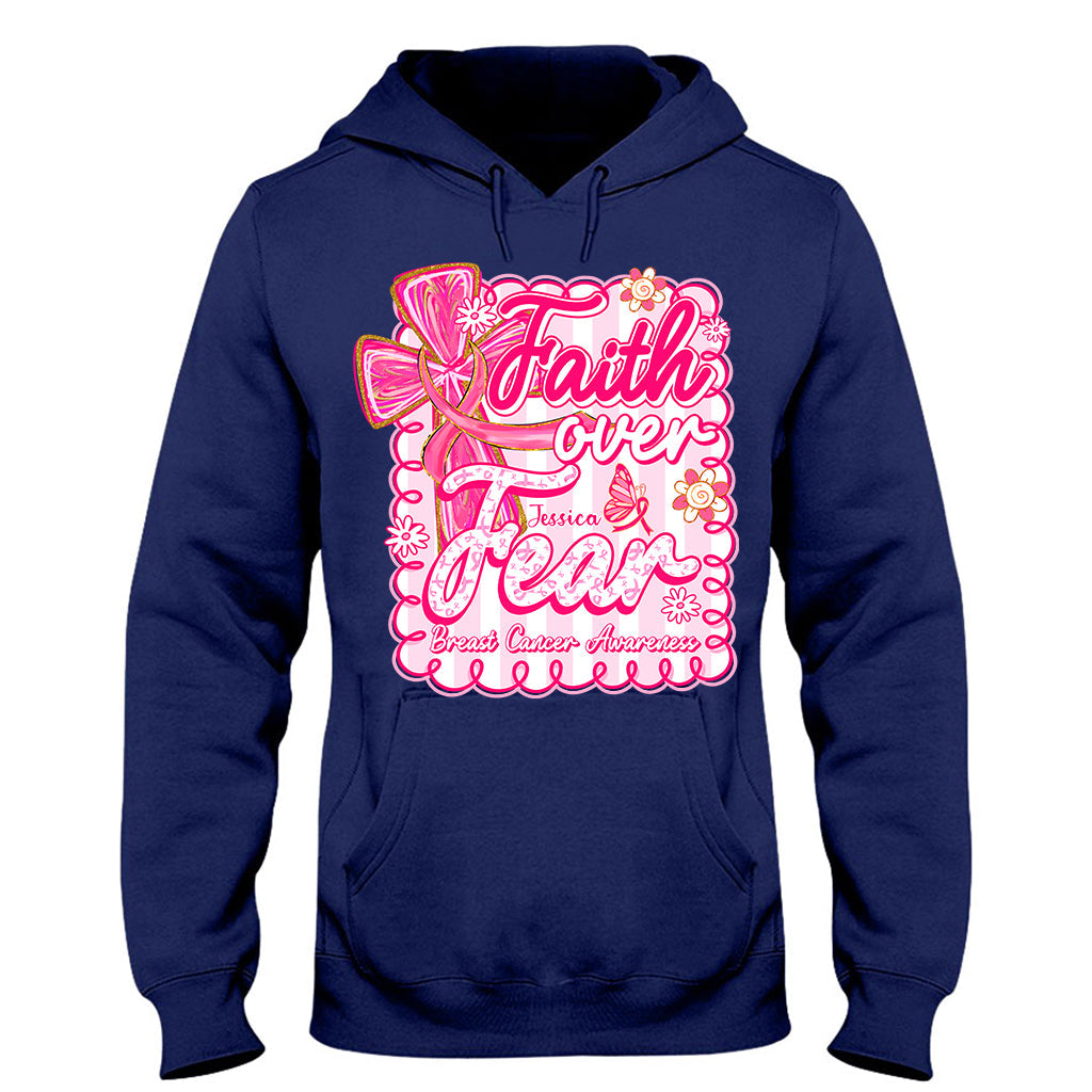 T-shirt et sweat à capuche personnalisés « Preppy Breast Cancer Faith Over Fear » (La foi plutôt que la peur face au cancer du sein)