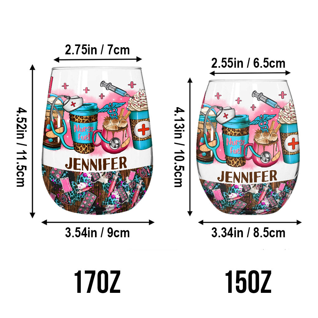 La vie d'infirmière - Cadeau pour une infirmière : maman, elle, épouse, petite amie - Verre à vin entièrement personnalisé