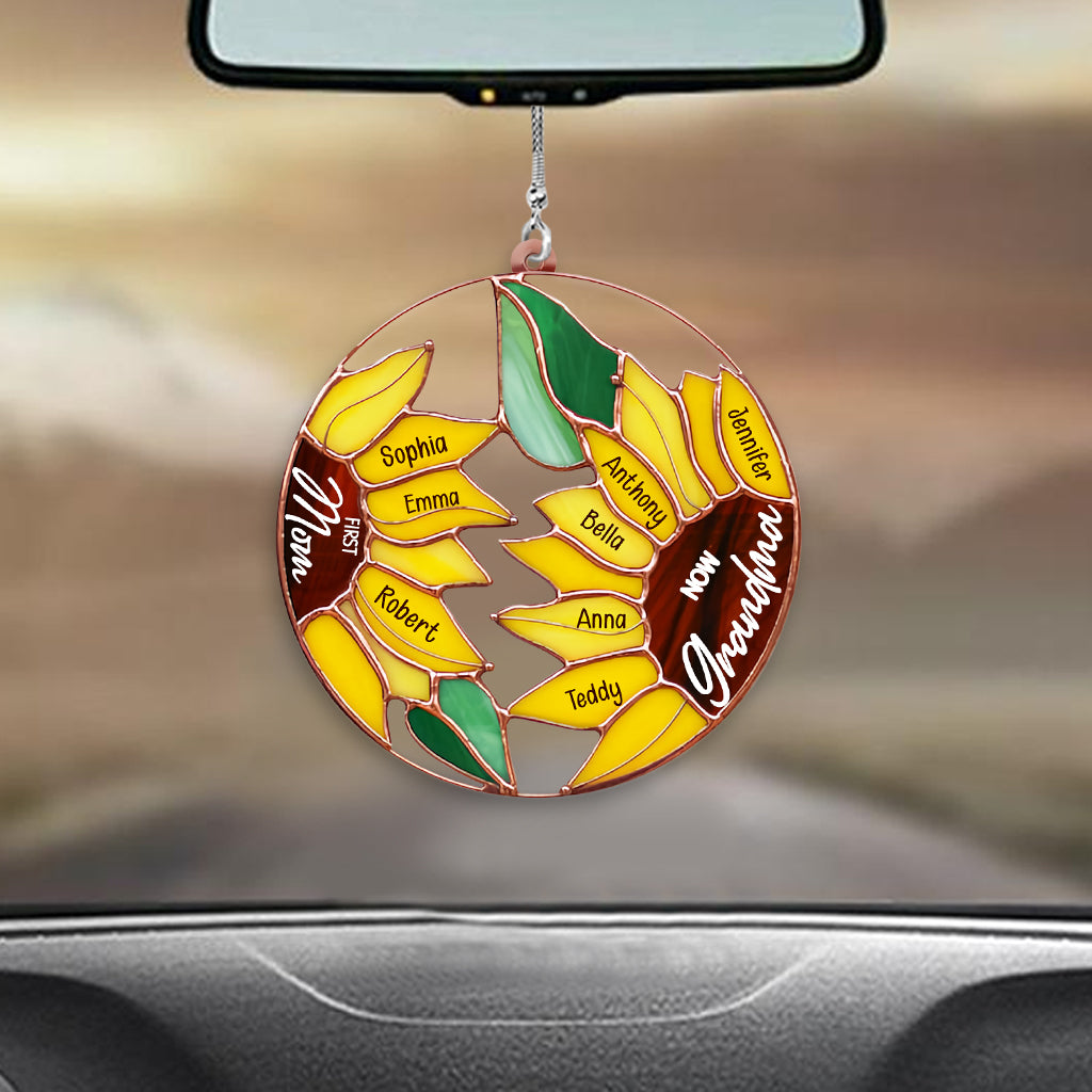 Tournesol « Maman d’abord, maintenant grand-mère » - Ornement de voiture transparent et personnalisé « Grand-mère »