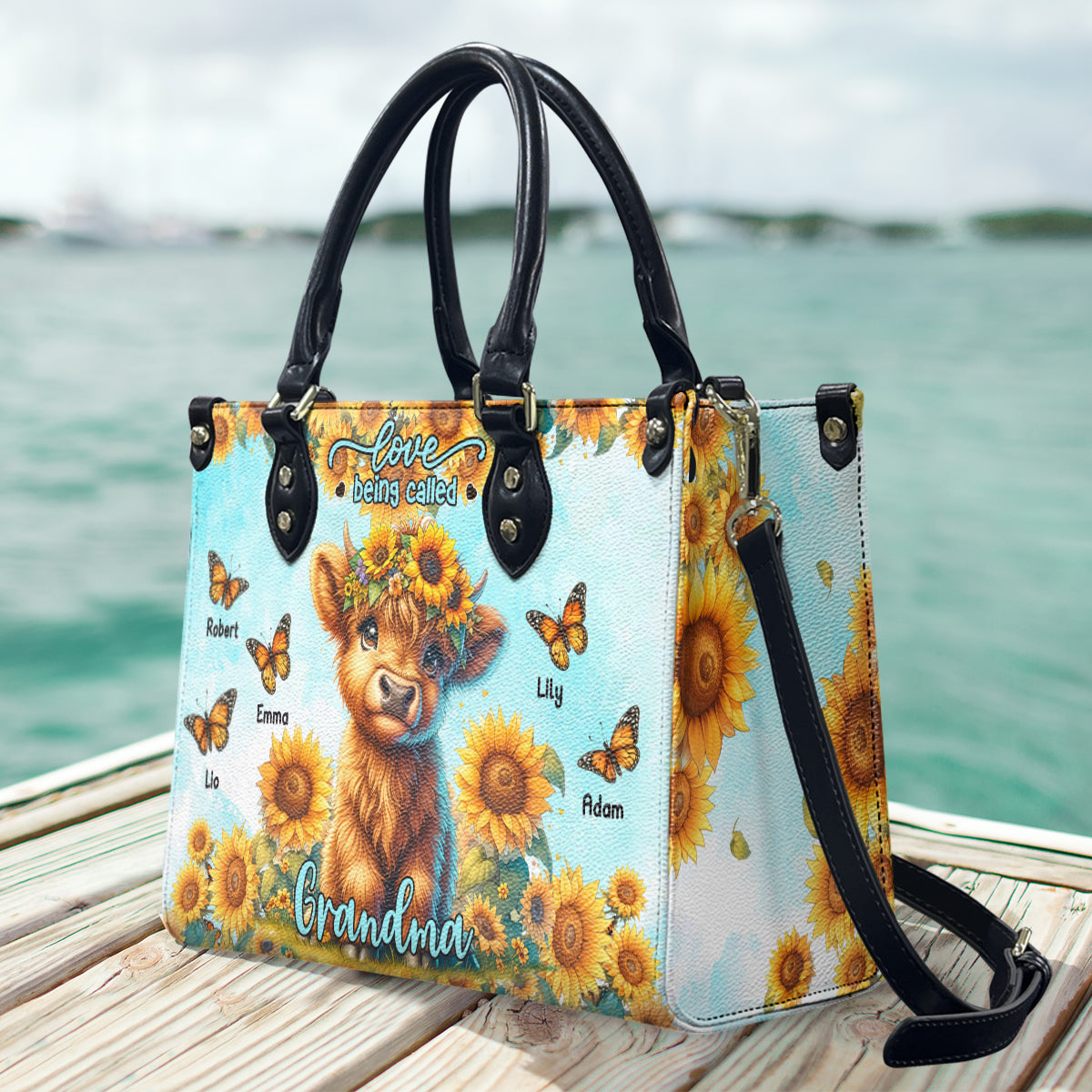 Sac à main en cuir personnalisé « J’adore qu’on m’appelle grand-mère » avec motif vache des Highlands et tournesol