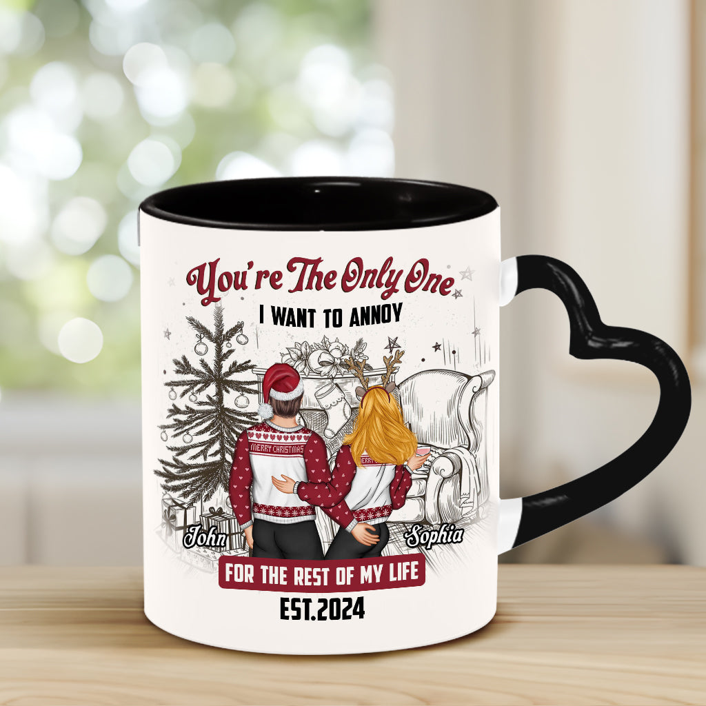 Tu es la seule que j'ai envie d'embêter - Mug personnalisé pour couple avec anse en forme de cœur