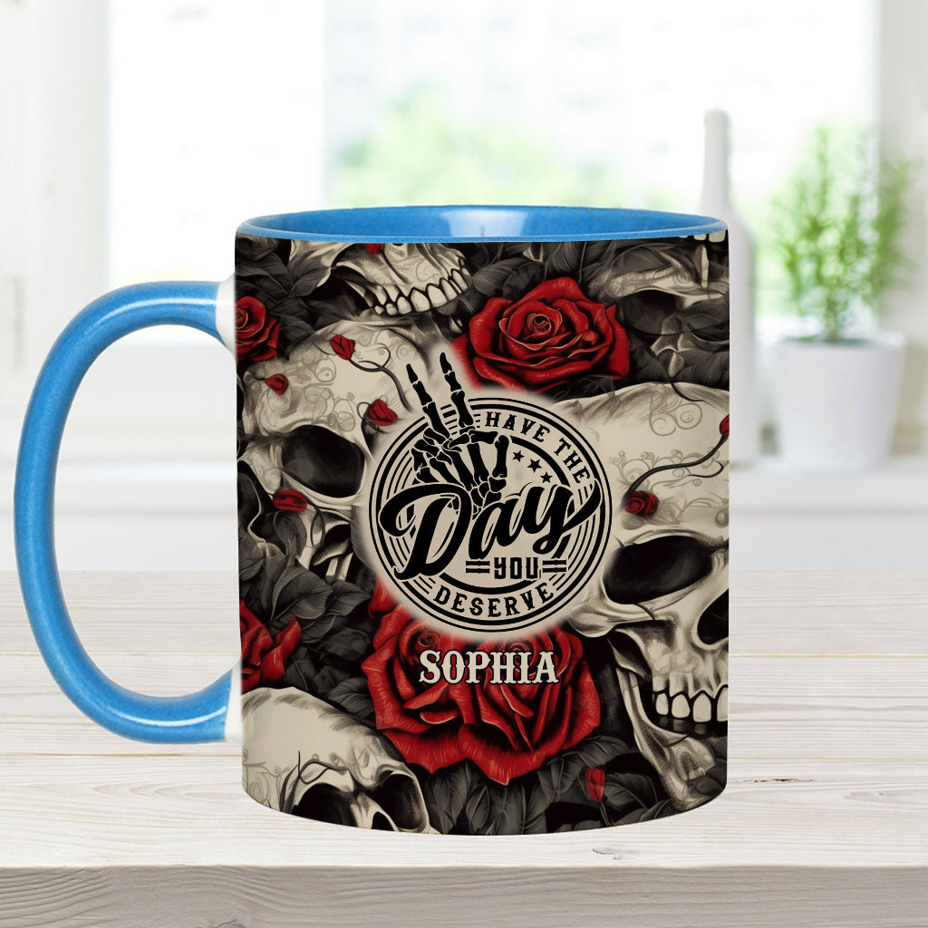 Passez une journée inoubliable avec cette tasse personnalisée à motif crâne et rose.