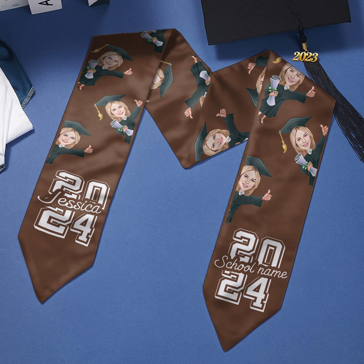 Écharpe de remise de diplôme personnalisée avec un personnage caricatural et amusant 