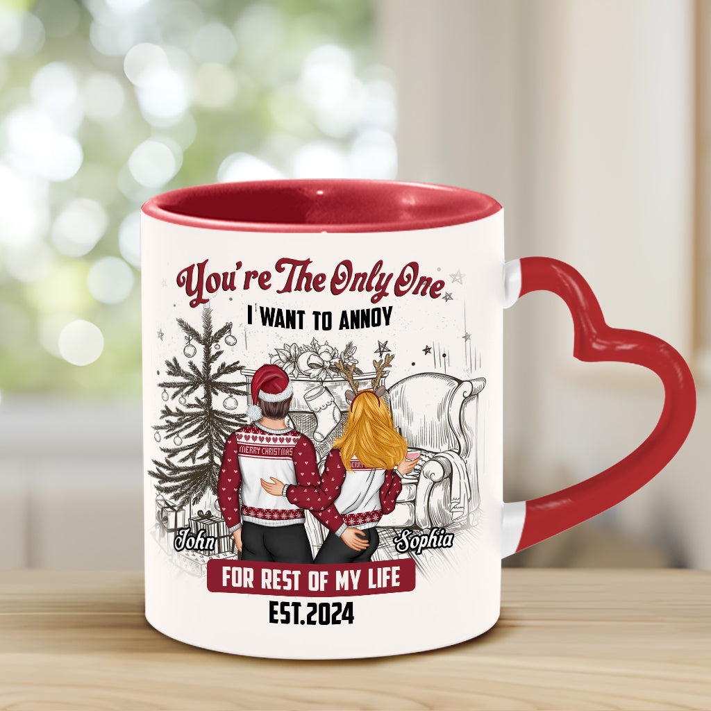 Tu es la seule que j'ai envie d'embêter - Mug personnalisé pour couple avec anse en forme de cœur