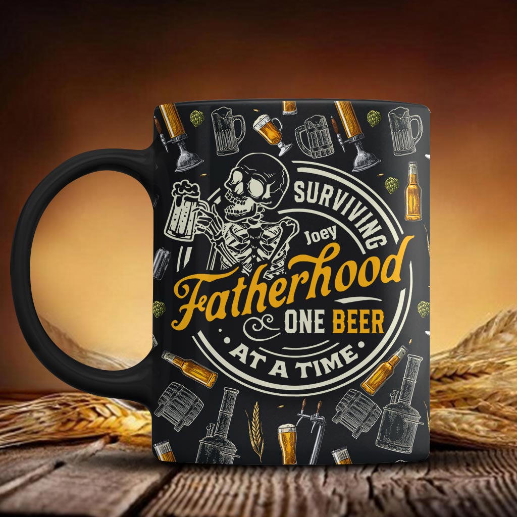 Survivre à la paternité, une bière à la fois - Mug personnalisé pour papa