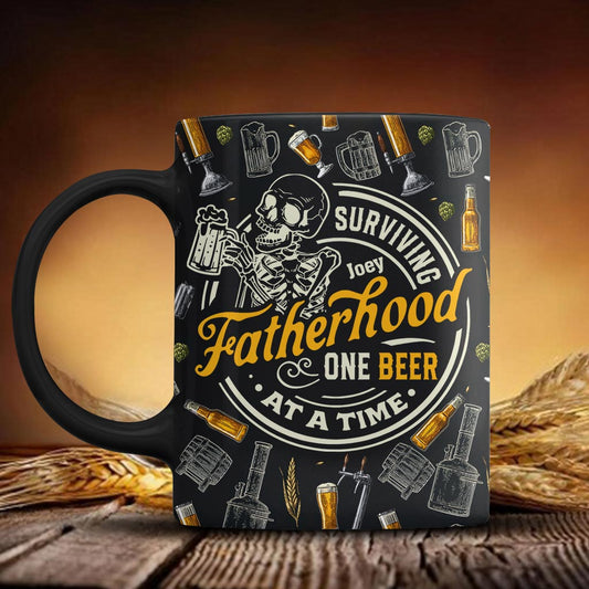 Survivre à la paternité, une bière à la fois - Mug personnalisé pour papa