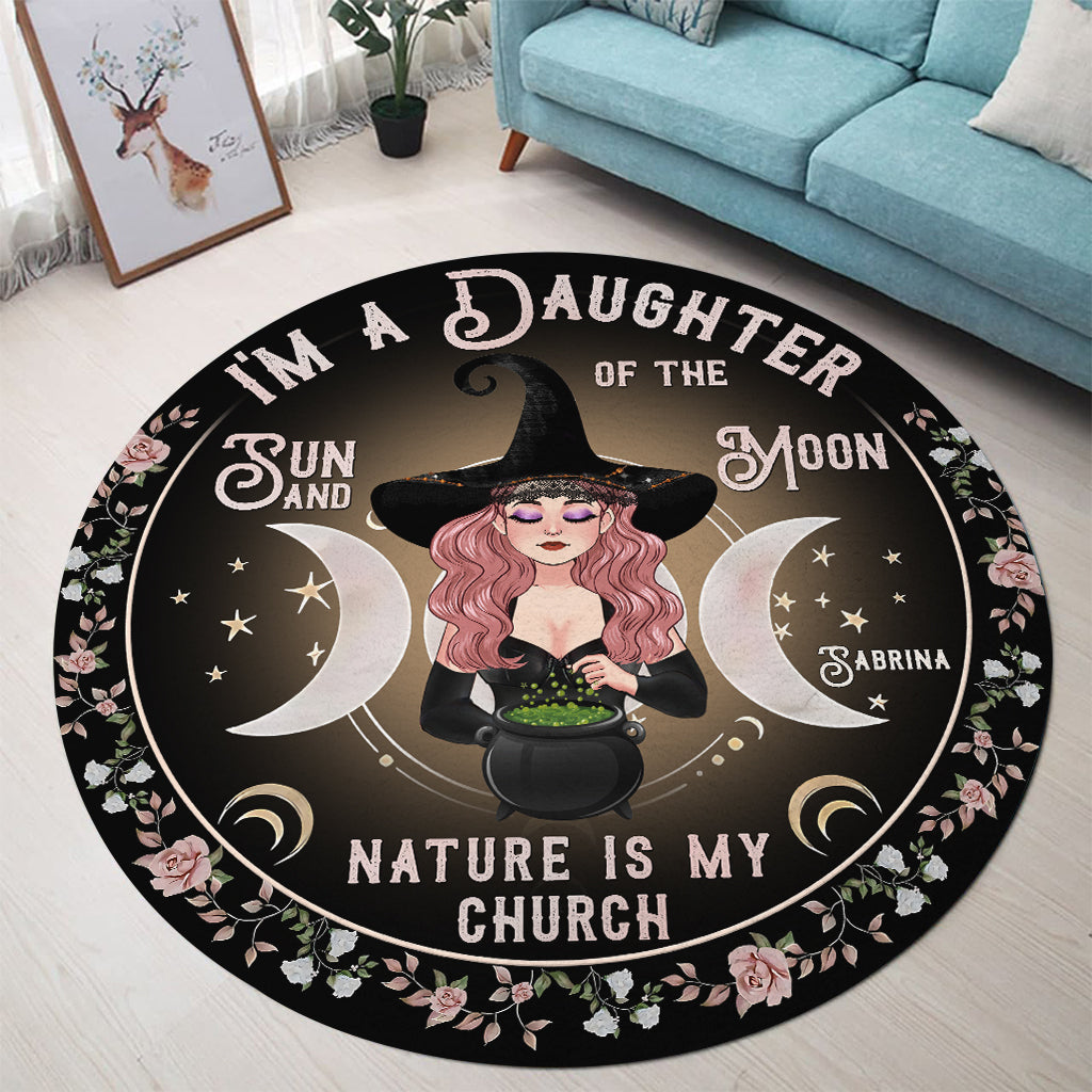 Je suis une fille du soleil et de la lune, la nature est mon église - Tapis rond personnalisé de sorcière